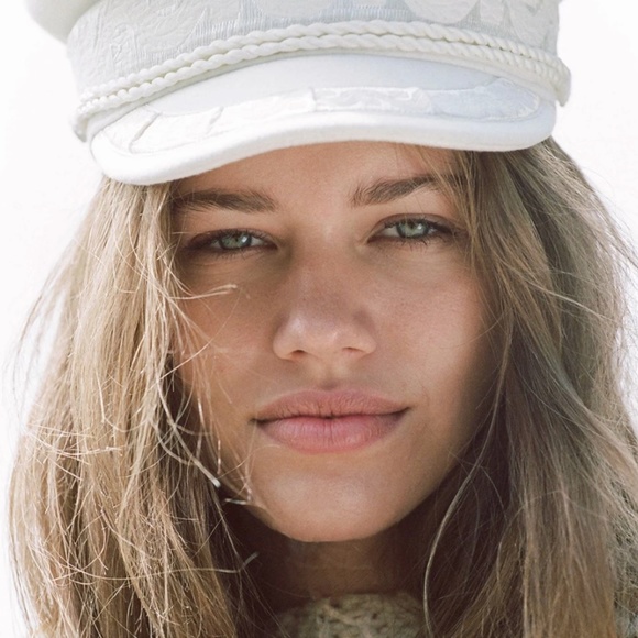 White Cap main image 4